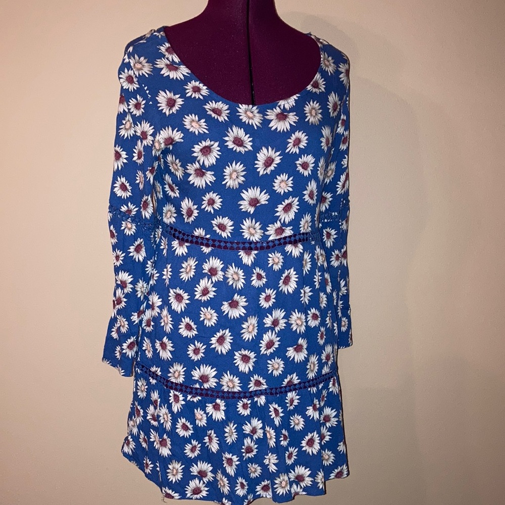 Women’s bell sleeved dress